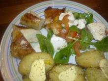Marineret kyllingebryst m/ bagte kartofler & spinat-salat
