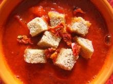 Tomat suppe med brødcroutoner