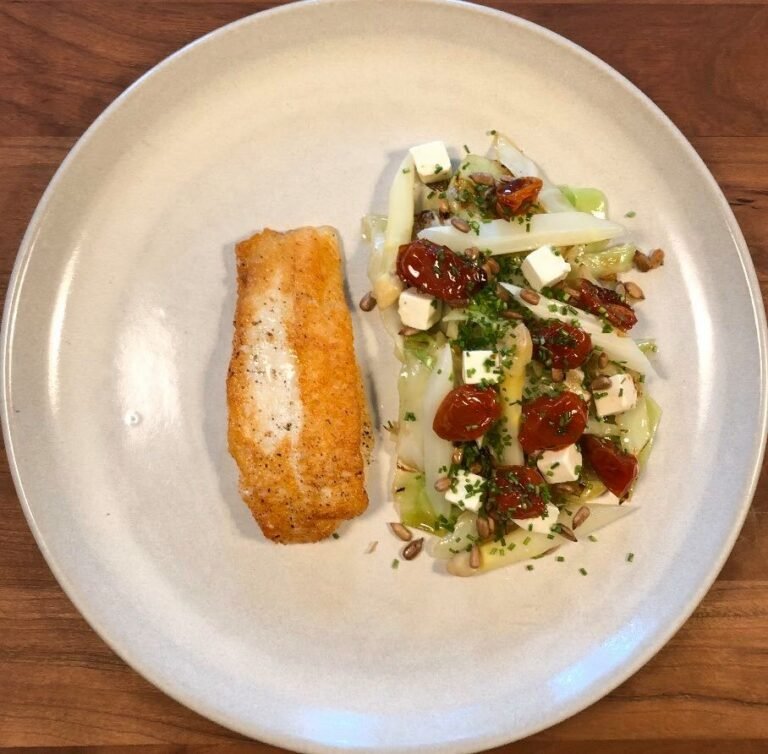 Stegt rødtungefilet med lun salat