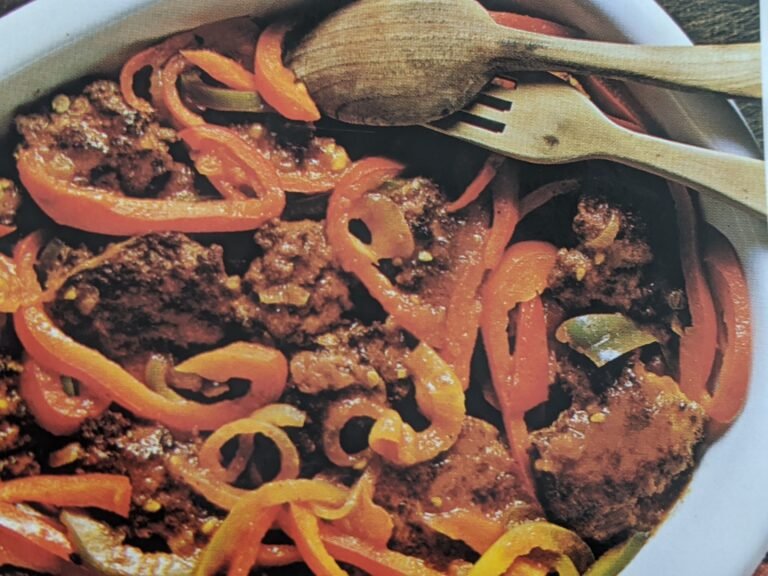 Lammefrikadeller med krydret sauce
