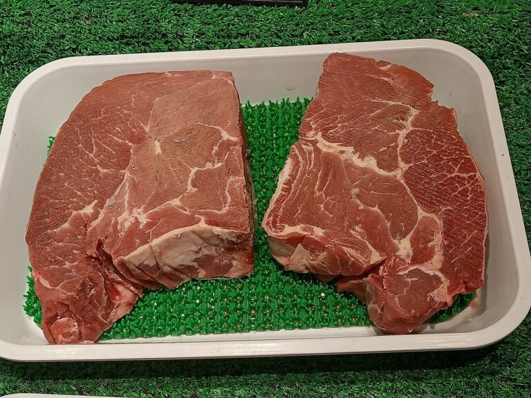 Krydret oksefilet i Römertopf og rodfrugter