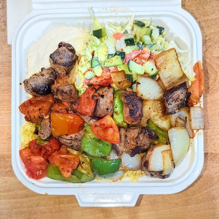 Lammefilet på rød salatbund