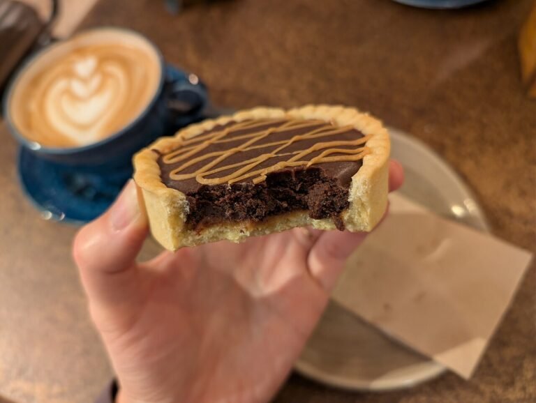 Marcipantærte m/ chokolade og valnødder