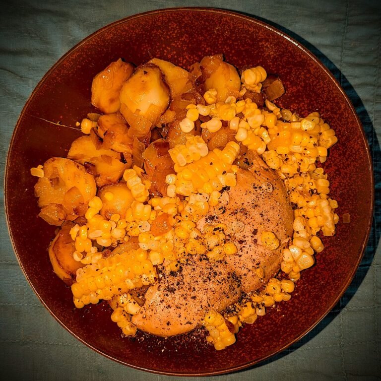 Marineret kyllingebryst m/ bagte kartofler og spinat-salat
