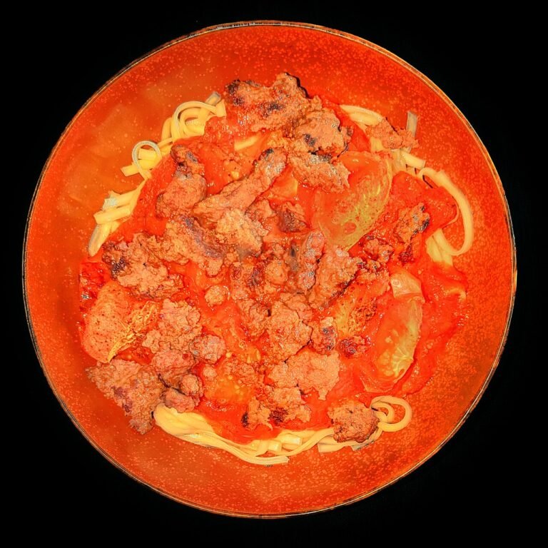 Oksemedaillon m/ paprikasauce og bagte kartofler