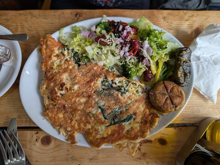 Omelet m/ serranoskinke og grønne asparges