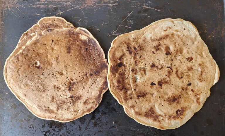 Pandekager med banan og chokoladesauce