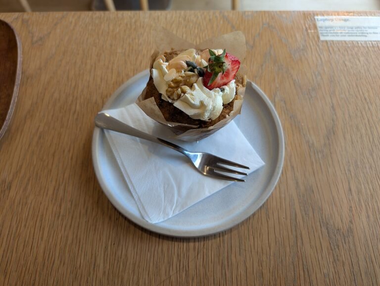 små æggekager i muffins forme