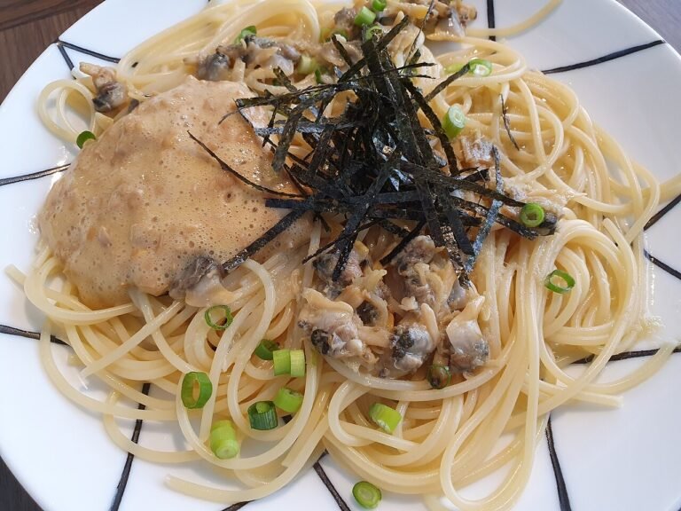 Spaghetti m/ tun, hvidløg og tomat