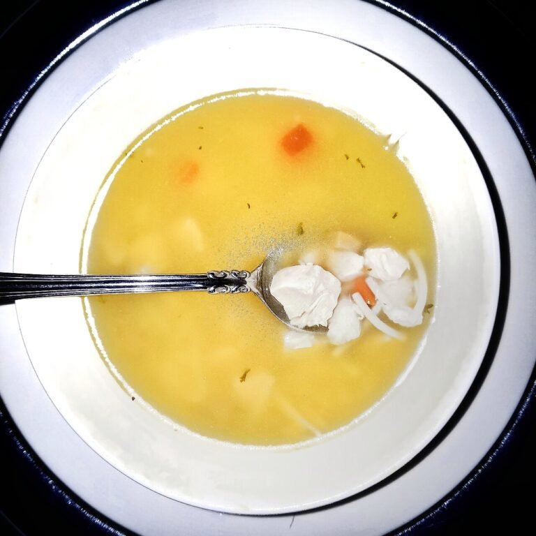 Thai stegte nudler med kylling (medium stærk)