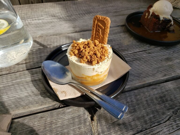 Tunmousse med rejer og dild
